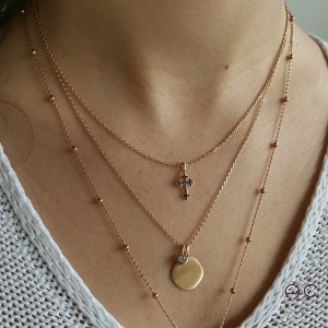 Collier avec la croix sertie de zircon noir, médaille et brillant, double rang, en plaqué or satiné, vintage, tendance, bohème