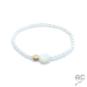 Bracelet perles d'eau douce, fleure en nacre et pastille en plaqué or, femme, création by Alicia