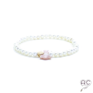 Bracelet perles d'eau douce blanches, noeud en nacre rose et pastille en plaqué or, femme, création