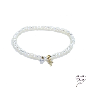 Bracelet perles d'eau douce, croix en plaqué or et petit brillant en cristal, élastique, gipsy, bohème, création 
