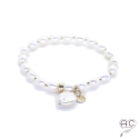 Bracelet perles d\'eau douce avec pampille en perle baroque plate ronde et médaille en plaqué or, fait main, création by Alicia