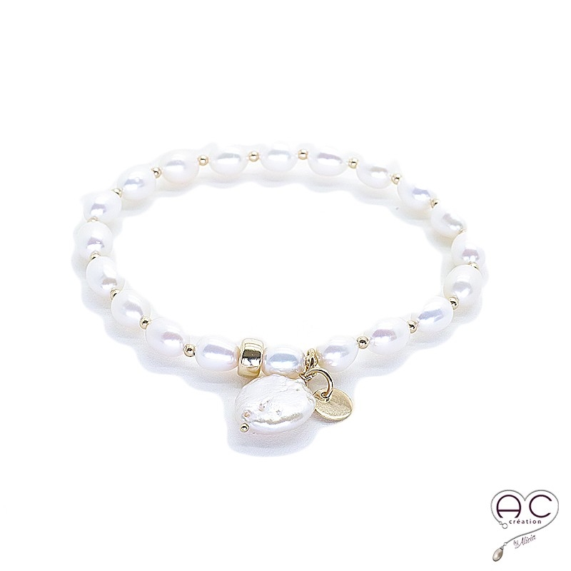 Bracelet perles d'eau douce avec pampille en perle plate ronde et médaille en plaqué or, création