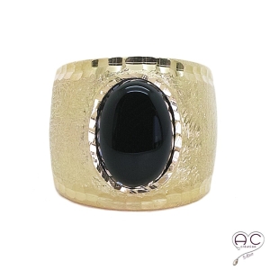 Bague onyx noir, cabochon ovale sur anneau martelé, brossé, large et bombé en argent 925 doré à l'or fin 18K, femme