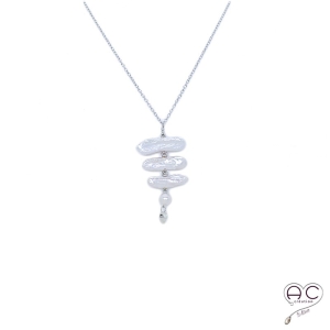 Collier pendentif en perles d'eau douce baroques longues et plates sur une chaîne en argent 925 rhodié ras de cou, création 