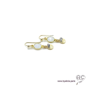 Boucles d'oreilles pierre de lune avec une pampille médaille soleil et pierre naturelle en plaqué or, création by Alicia