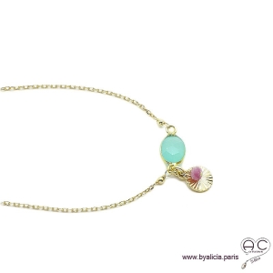 Collier calcédoine agua avec une pampille médaille soleil et pierre naturelle, chaîne en plaqué or, création by Alicia