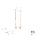 Boucles d\'oreilles pierre naturelle opale rose goutte sur une chaîne en plaqué or, longues, pendantes, création by Alicia