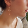 Boucles d'oreilles quartz rose, opale rose, strawberry quartz, plaque or et pierres naturelles, pendantes, création by Alicia