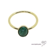 Bague avec malachite ovale en cabochon sur anneau fin en plaqué or, pierre naturelle verte, femme