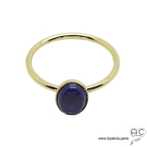 Bague avec lapis lazuli ovale en cabochon sur anneau fin en plaqué or, pierre naturelle blue, femme