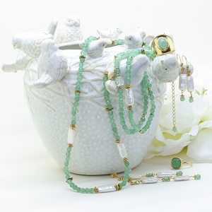 Collier perle baroque et aventurine, pierre naturelle verte, plaqué or, ras de cou ou longue, création by Alicia 