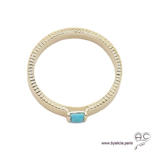 Bague zirconium bleu turquoise sur l'anneau ciselé en plaqué or, empilable, femme, tendance