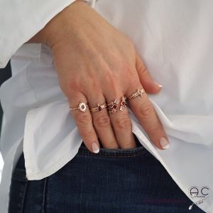 Bague anneau fin ouvert avec  pierres blanches irisées, plaqué or 3MIC, zirconium moon stone, empilable, femme
