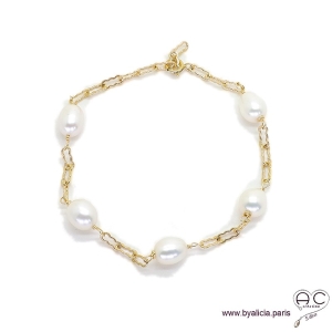 Bracelet avec perles de culture blanche parsemée sur une chaîne maillon rectangulaire en plaqué or 3MIC, création by Alicia