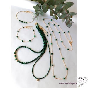 Bracelet avec malachite en cube sur une chaîne serpent fine en plaqué or, pierre naturelle verte, création by Alicia