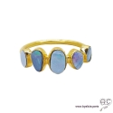 Bague, opales bleues sur l\'anneau en argent doré à l\'or fin , pierre semi-précieuse, femme