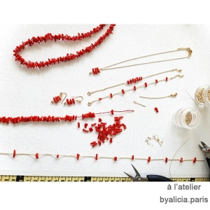 Boucles d'oreilles corail véritable rouge, longues, pendantes, plaqué or, création by Alicia