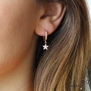 Petites créoles avec étoiles serties de zirconium brillant, boucles d'oreilles en plaqué or, tendance