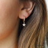 Petites créoles avec étoiles serties de zirconium brillant, boucles d'oreilles en plaqué or, tendance