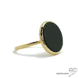Bague avec agate noire ronde sur anneau fin en plaqué or, pierre naturelle 