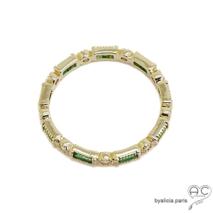 Bague zirconium vert et blanc sertie sur anneau fin plaqué or 3 MIC tour complet, empilable