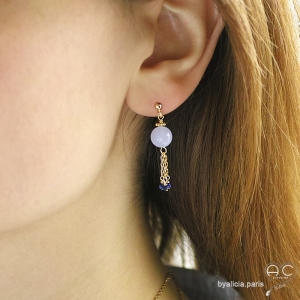 Boucles d'oreilles avec calcédoine bleue et pampille en chaînes plaqué or, fait main, création by Alicia