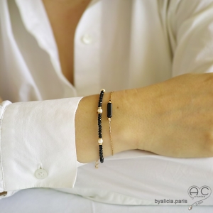 Bracelet spinelle noir et perles de culture blanches en plaqué or ou argent massif, élastique, création by Alicia
