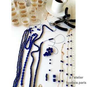 Collier lapis lazuli sur une chaîne serpent en argent massif, pierre naturelle bleue, ras de cou, fait main, création by Alicia