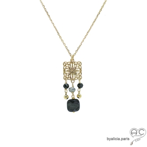 Collier, pendentif carré arabesque en plaqué or avec pampilles en pierres naturelles noires, fait main, création by Alicia