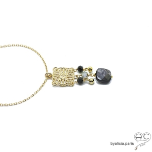 Collier, pendentif carré arabesque en plaqué or avec pampilles en pierres naturelles noires, fait main, création by Alicia