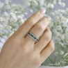 Bague anneau serti zirconium vert émeraude et blanc, argent massif rhodié