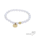 Bracelet perles d\'eau douce avec médaille en plaqué or, fait main, création by Alicia