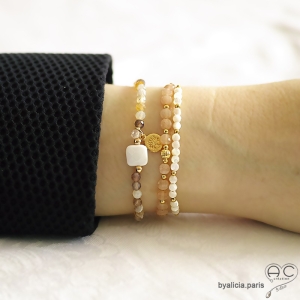 Bracelet très fin nacre et plaqué or, petites pierres naturelles sur un cordon, fait main, création by Alicia