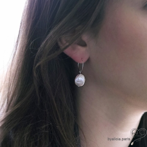 Boucles d'oreilles  avec perle baroque naturelle, ronde, plate, argent massif, pendantes, fait main, création by Alicia