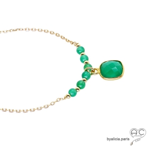 Collier agate verte entouré des petites pierres sur une chaîne en plaqué or, fait main, création by Alicia
