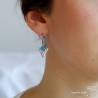 Boucles d'oreilles, créoles avec un triangle martelé et turquoise reconstituée en cabochon, argent massif