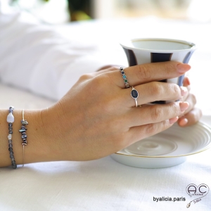 Bracelet perles d'eau douce gris-bleu irisée sur une chaîne en argent 925 rhodié, fait main, création by Alicia
