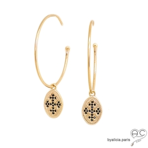 Boucles d'oreilles créoles avec médaille ovale ornée d'une croix sertie de zirconium noir, en plaqué or satiné, femme, tendance