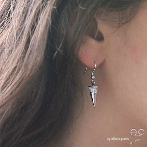 Boucles d'oreilles pointes en argent massif rhodié sertie zirconium brillant, création by Alicia