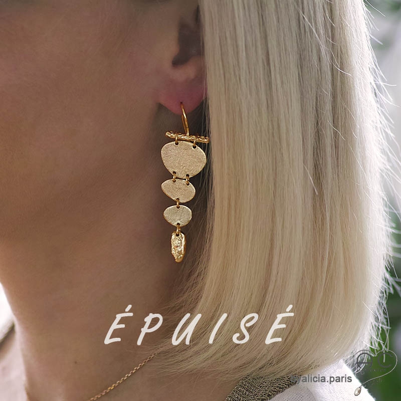 Boucles d'oreilles avec cascade de pastilles en plaqué or brossé, longues, pendantes, tendance, femme