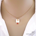 Collier, pendentif en nacre avec médaille martelé en plaqué or et pampille en racine de corail, création by Alicia