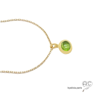 Collier pendentif avec peridot en cabochon, pierre naturelle vert, ovale, plaqué or, ras de cou, femme