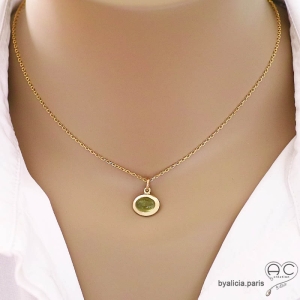 Collier pendentif avec peridot en cabochon, pierre naturelle vert, ovale, plaqué or, ras de cou, femme