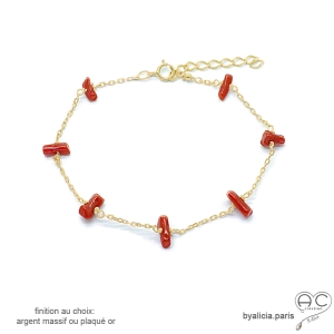 Bracelet avec corail véritable rouge, bâtonnets parsemée sur une chaîne fine, fait main, création by Alicia