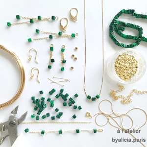 bijoux artisanaux pour femme en pierre malachite fait à la main sur mesure à l'atelier en France