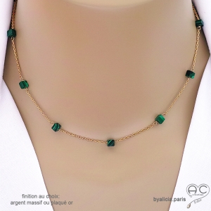 Collier, sautoir, malachite en cube parsemée sur une chaîne fine plaqué or ou argent, pierre naturelle verte, création by Alicia