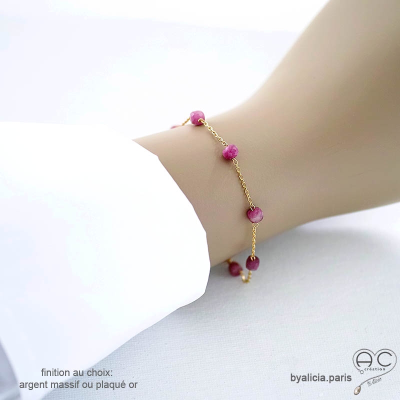 Bracelet tourmaline rose en cube facetté parsemée sur une chaîne fine plaqué or ou argent , création by Alicia