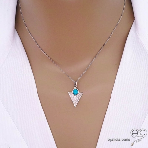 Pendentif turquoise reconstituée sur un triangle martelé en argent massif, tendance, bohème, femme