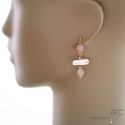 Boucles d\'oreilles pierre de soleil, quartz rose et perles de culture baroques bâton, plaqué or, création by Alicia