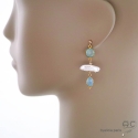 Boucles d\'oreilles calcédoine et perles de culture baroques bâton, plaqué or, pierre naturelle bleue, création by Alicia
